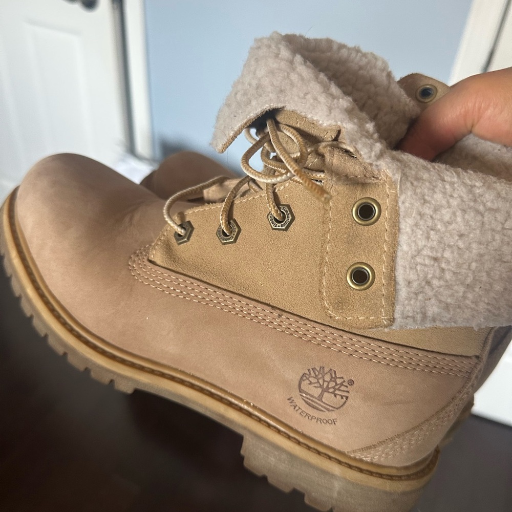 Timberland Women’s Waterproof Light Tan Beige Fleece Fold-Down Boots | Size 6